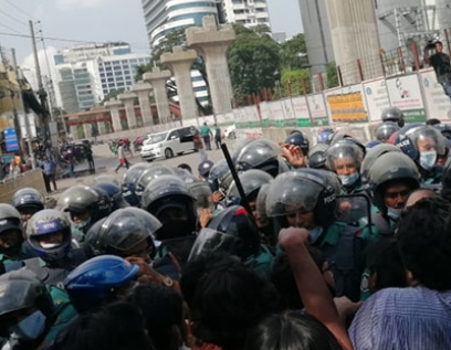 প্রধানমন্ত্রীর কার্যালয় অভিমুখী ধর্ষণবিরোধী মিছিলে পুলিশের বাধা