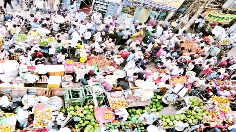 রোজার শুরুতেই ইফতার সামগ্রীর দাম বাড়ল