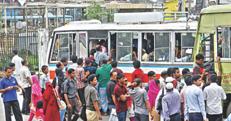 গাড়ি সংকটে ভোগান্তিতে অফিসগামী মানুষ, গুনতে হচ্ছে দ্বিগুণ ভাড়া