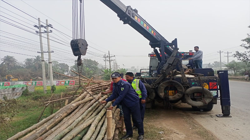 হাইওয়ে পুলিশের উচ্ছেদ অভিযান