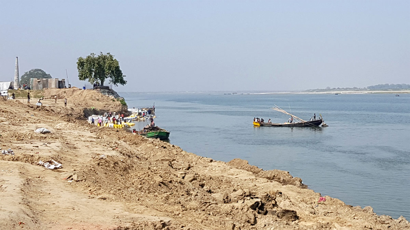 পরিবারের সামনেই যুবক টেনে নিয়ে হত্যা করল কুমির