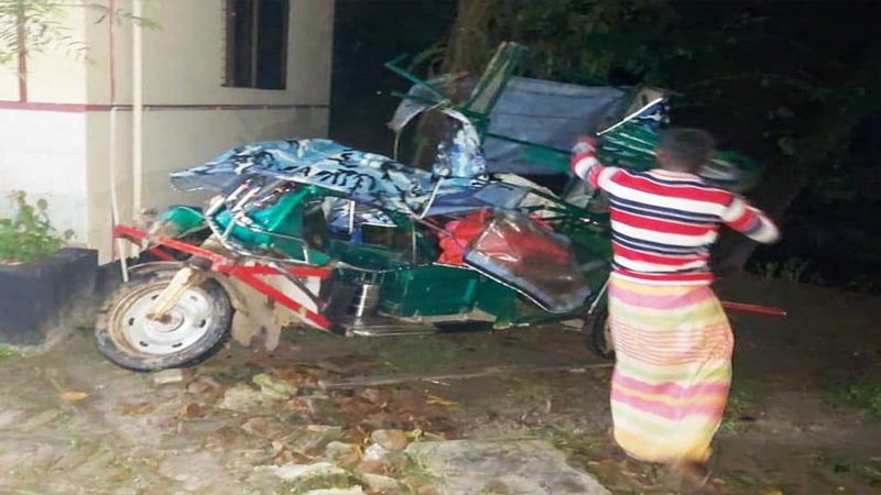 গাজীপুরে কভার্ডভ্যান-অটোরিকশার সংঘর্ষে নিহত ২, আহত-৩