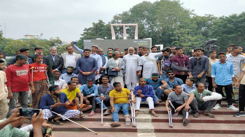 সন্তান ও অভিভাবক সম্মেলনে উপস্থিত অতিথিবৃন্দ ও জুলাই-আগষ্টে আহতরা