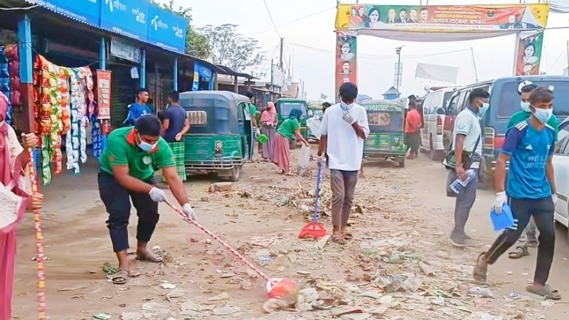 পরিচ্ছন্ন বাঞ্ছারামপুর গড়তে ৪০ তরুণ-তরুণী’র ব্যতিক্রমী উদ্যোগ