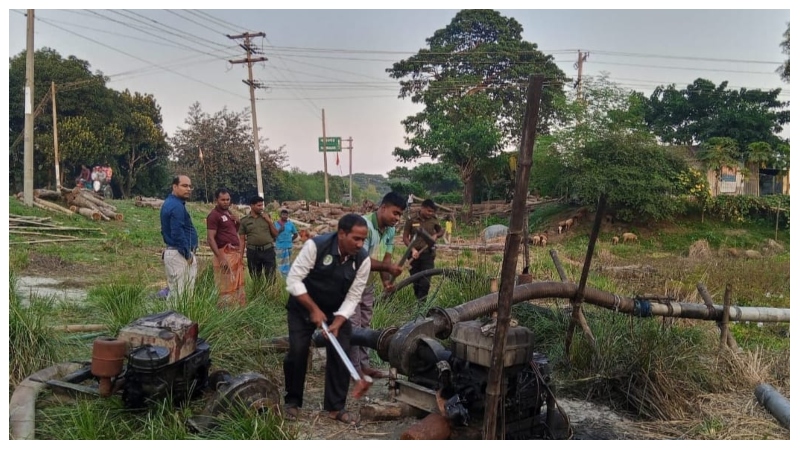 শিবালয়ে অবৈধ ড্রেজার উচ্ছেদ ও জরিমানা আদায়