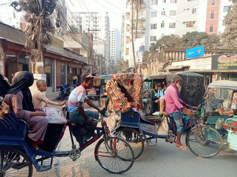 যানবাহন চলাচল স্বাভাবিক ফেসবুকে হরতাল ডেকে মাঠে নেই আওয়ামী লীগ 