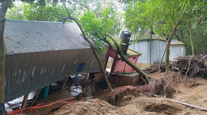 পাহাড়ি ঢল নয়, এ যেন জলোচ্ছাস!