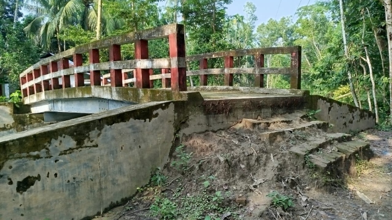 সেতু আছে, সড়ক নেই