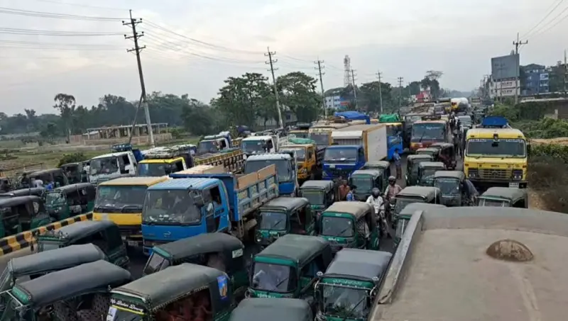 বন্য হাতির আক্রমণে শিশুর মৃত্যু, বিচার চেয়ে সড়ক অবরোধ 