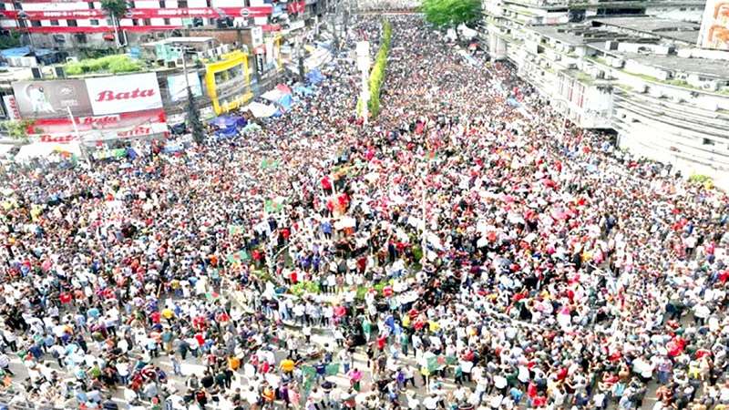 গণঅভ্যুত্থানের ‘মাস্টারমাইন্ড’কে বা কারা!!