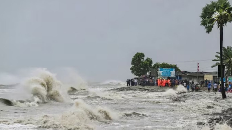 বাংলাদেশের দিকে ধেয়ে আসছে বঙ্গোপসাগরে সৃষ্ট ঘূর্ণিঝড় ফিনজাল