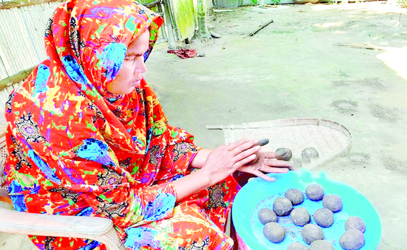 নারীদের তৈরি খাবার সিঁদল