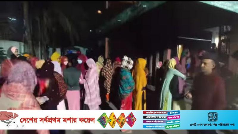 রাজশাহীতে ছাত্রীনিবাসে নির্যাতন, গভীর রাতে মিছিল নিয়ে থানায় ছাত্রীরা