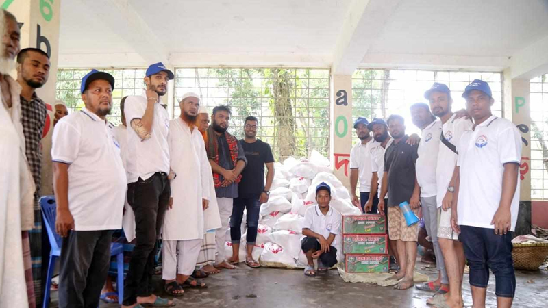 বন্যাদুর্গতদের পাশে ‘আহবান তরুণ সংঘ ফাউন্ডেশন’