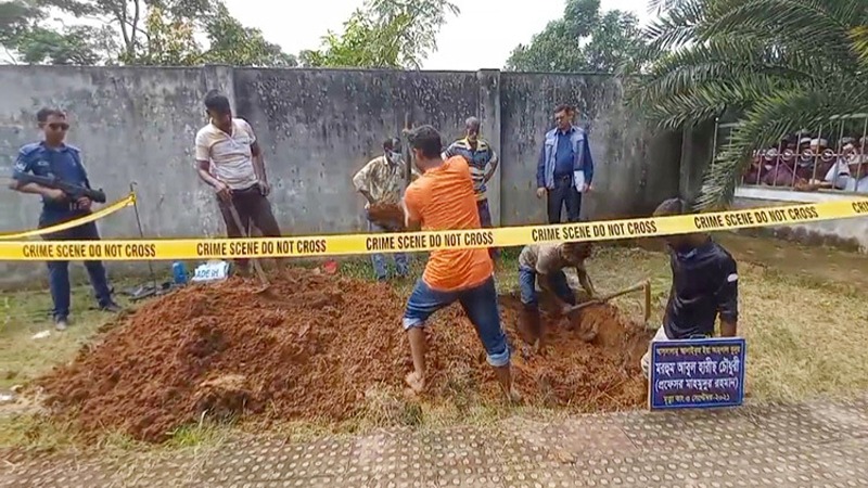 কবর থেকে তোলা হলো বিএনপি নেতার লাশ 