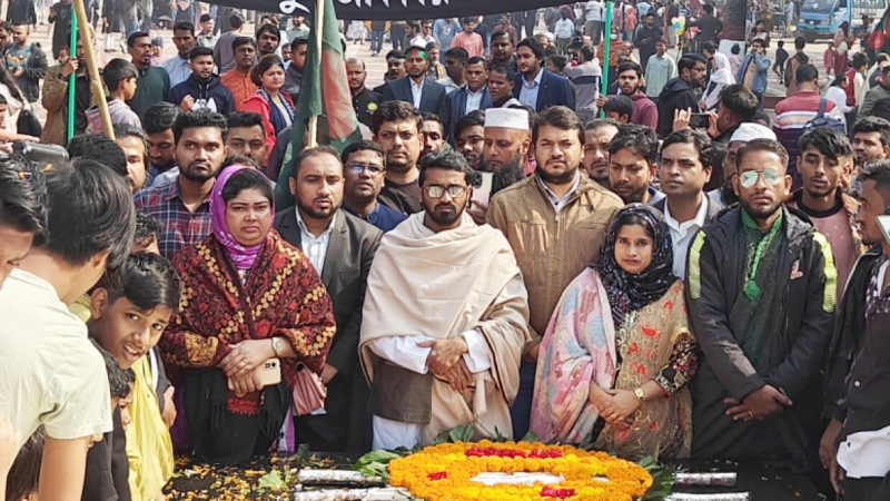 ’জাতীয় পার্টির বেশে বুদ্ধিজীবী কবরস্থানে শ্রদ্ধা জানিয়েছে আ.লীগ’