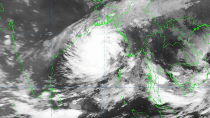 নিম্নচাপটি  ঘূর্ণিঝড় ‘দানা’য় পরিণত, ২ নম্বর সংকেত