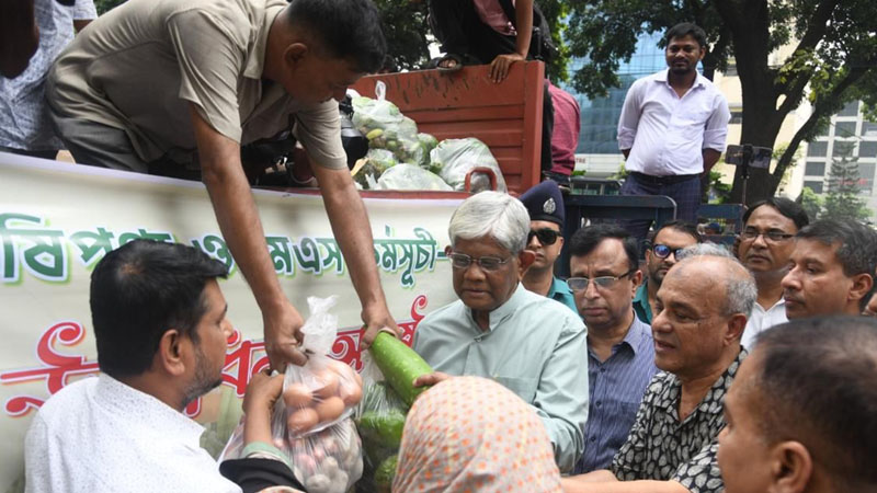 ওএমএসে পণ্য বিক্রি, কমদামে মিলছে ১০ পণ্য