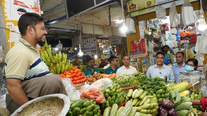 হঠ্যাৎ বাণিজ্য মন্ত্রণালয়ের অভিযান :বেরিয়ে এল থলের বিড়াল