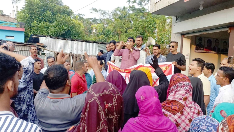 এবার বিএনপির তিন নেতার বিরুদ্ধে ঝাড়ু মিছিল