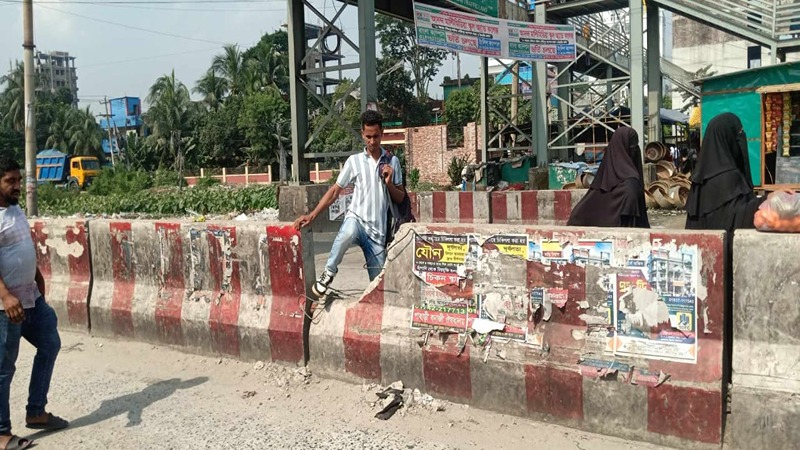 দাউদকান্দিতে রাতের আধাঁরে কাটা হচ্ছে ঢাকা-চট্টগ্রাম মহাসড়কের ডিভাইডার