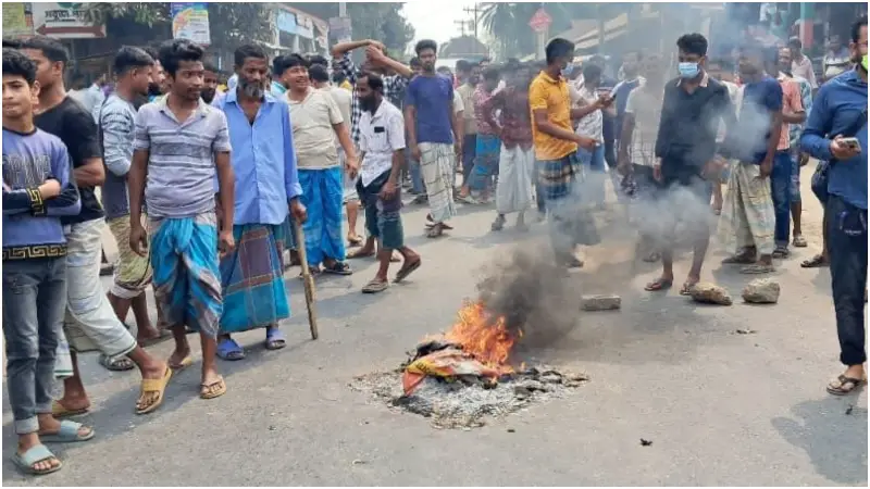 শ্রীপুরে বকেয়ার দাবীতে শ্রমিকদের সড়ক অবরোধ