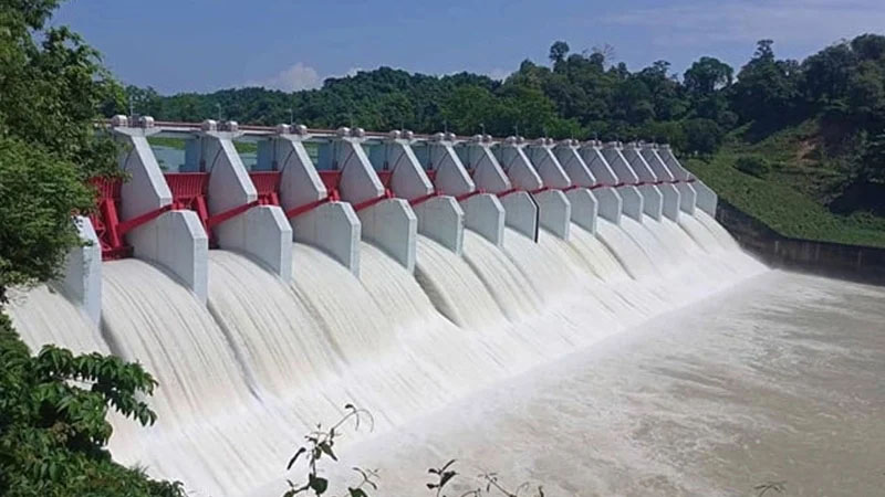 আজ রাতে খুলে দেয়া হবে কাপ্তাই বাঁধের ১৬টি গেট, সতর্কতা জারি 