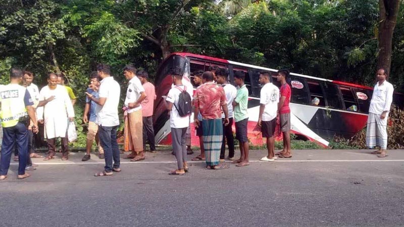 বাগেরহাটে বাসের ধাক্কায় ভারতীয় নাগরিক নিহত, আহত ৫