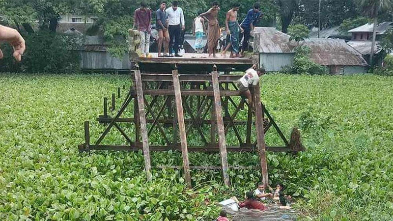 সেতু ভেঙ্গে ৯ বরযাত্রী নিহত, নির্মাণে অনিয়মের অভিযোগ