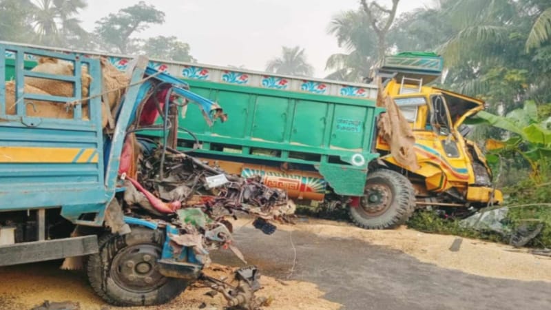 বাগেরহাটে দুই ট্রাকের সংঘর্ষে চালক নিহত