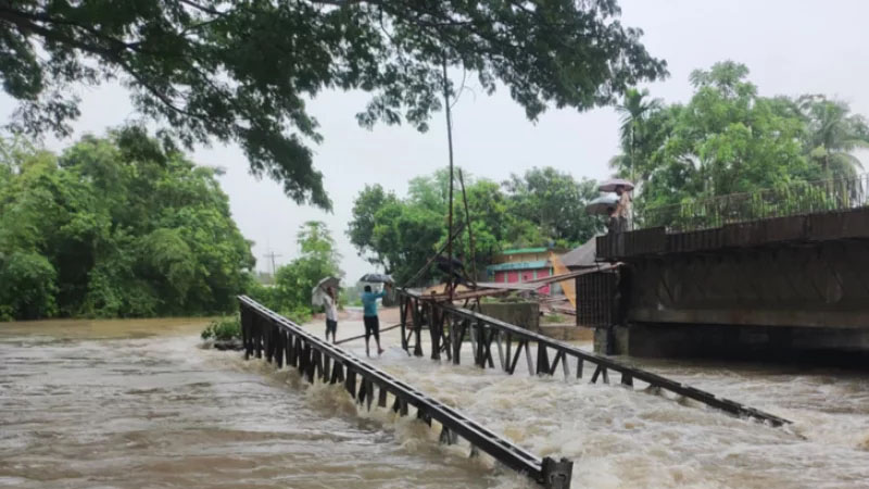 আখাউড়ায় ভারী বর্ষণে প্লাবিত ৩০ গ্রাম