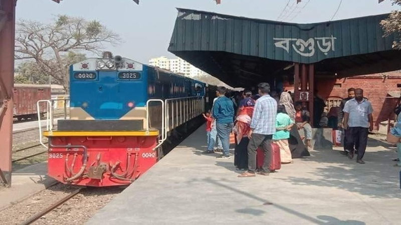 পৌনে দুই ঘণ্টা পর বগুড়ায় রেল যোগাযোগ স্বাভাবিক