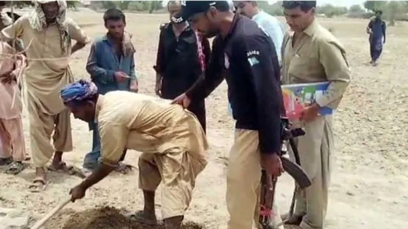 ১৫ দিন বয়সি মেয়েকে জীবন্ত দাফন, গ্রেপ্তার বাবা