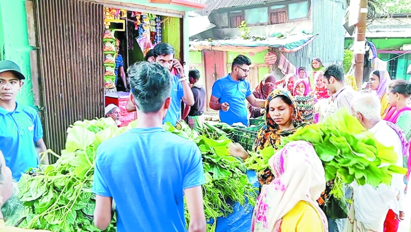 স্বেচ্ছাসেবী সংগঠনের  উদ্যোগে ক্রয়মূল্যে  সবজি বিক্রি 