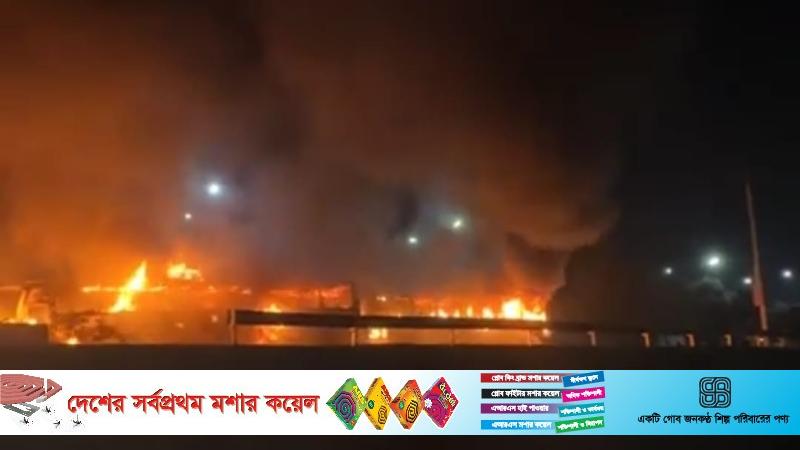 সাভারে বাস-অ্যাম্বুলেন্সের সংঘর্ষ, বিস্ফোরণে নিহত ৪