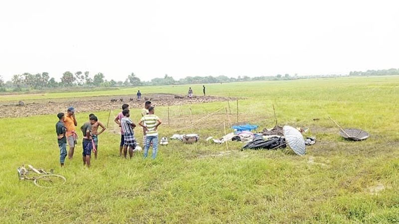 তাঁবু টানিয়ে বিলে অবস্থান, মধ্যরাতে বজ্রপাতে মৃত্যু ৩