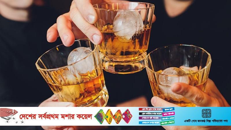 মদ পানে চারজনের মৃত্যু, অসুস্থ ৪