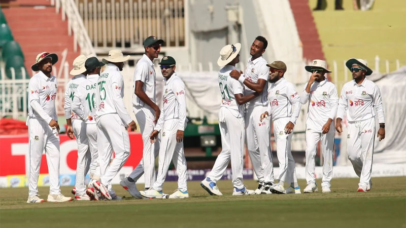 রাওয়ালপিন্ডি টেস্টে প্রথম দিন শেষে পাকিস্তান ১৫৮/৪