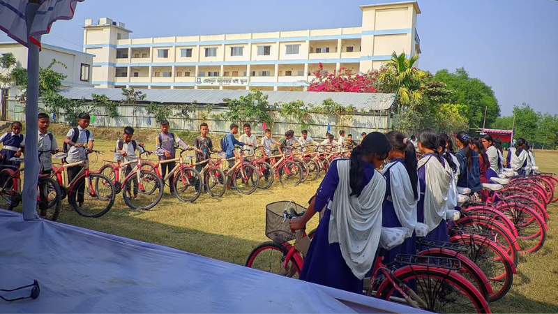 পিছিয়ে থাকা গ্রামকে এগিয়ে নিয়েছে যে স্কুল ! 