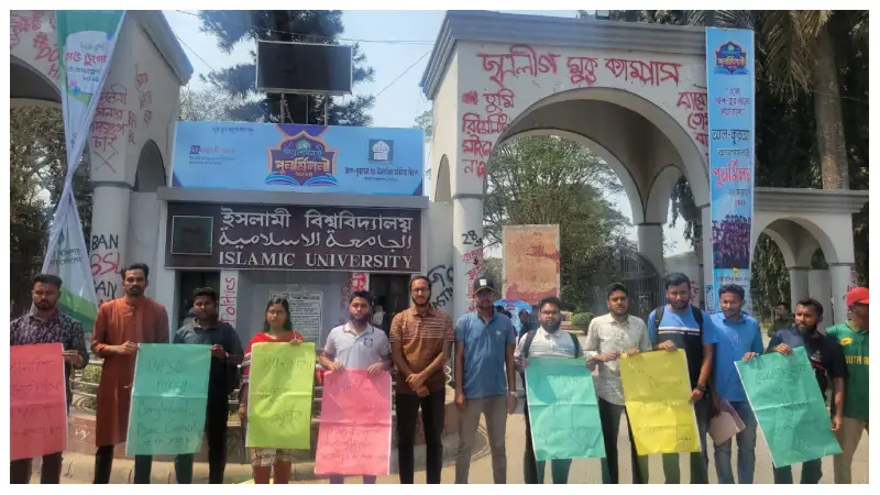 একমাসের খরচ এক আবেদনেই চলে যায় আইনের শিক্ষার্থীদের