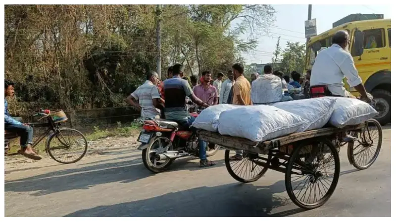 রাজশাহীর গোদাগাড়ীতে অ্যাম্বুলেন্সের সঙ্গে ট্রাকের সংঘর্ষে ৩ জনের মৃত্যু