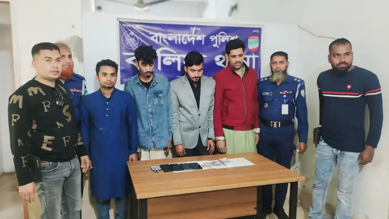 নড়াইলে তল্লাশির নামে দস্যুতার অভিযোগ, এনএসআই ফিল্ড স্টাফসহ গ্রেফতার ৪