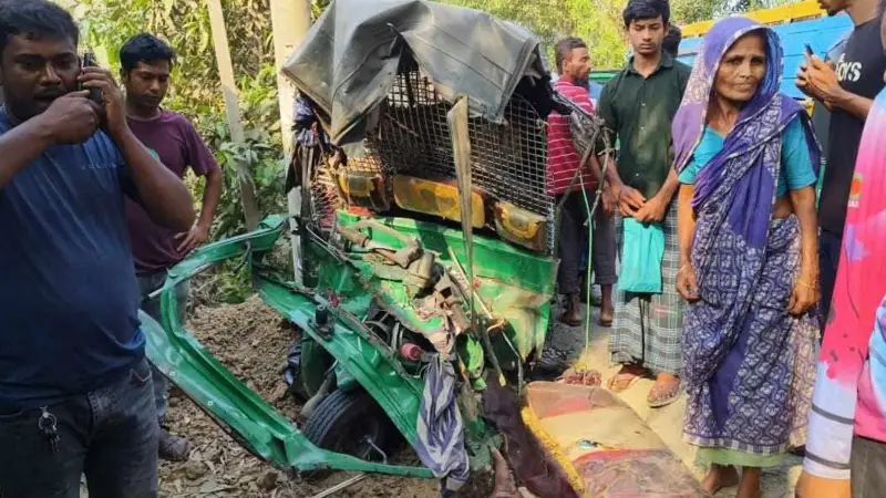 কালিয়াকৈরে ট্রাক ও সিএনজি সংঘর্ষে নারীসহ নিহত ৩, আহত ২ 