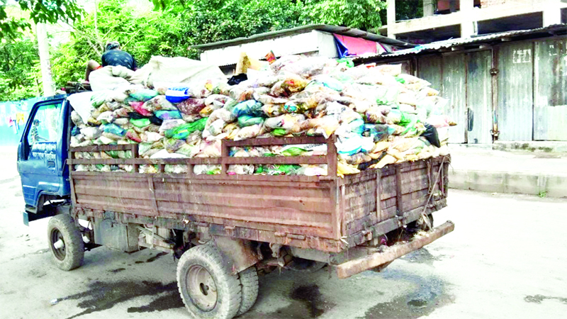 ময়লাবাহী গাড়ি পুড়েছে ৩২টি, বাসাবাড়ি-সড়কে ছিল বর্জ্যরে স্তূপ