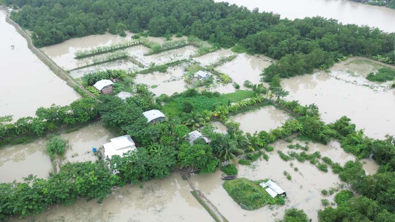 ৩০ হাজার মানুষের ঝুঁকিপুর্ণ বসবাস 