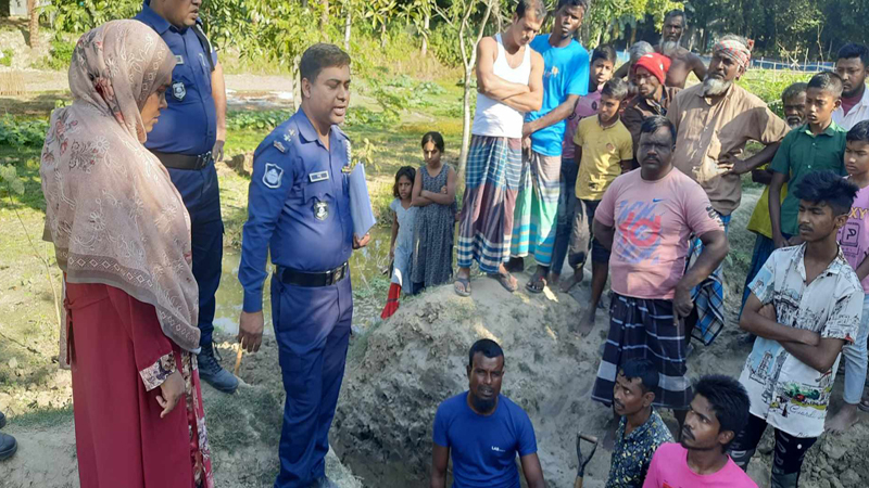 নারী পুলিশের কান্ড! মেম্বারসহ ৫ জনকে পিটিয়ে আহত