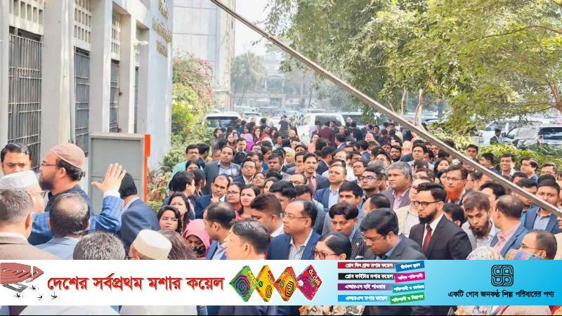 দ্বন্দ্ব বাড়ছে ক্যাডারদের মধ্যে, জনপ্রশাসনে অসন্তোষ