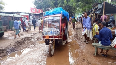 রাণীশংকৈলে সড়কে জলাবদ্ধতা, চলাচলে ভোগান্তি!