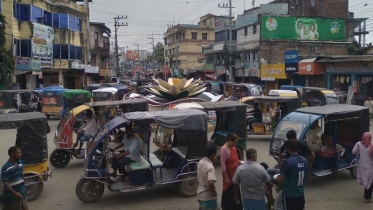 খাগড়াছড়িতে স্বাভাবিক হয়ে আসছে জনজীবন, বন্ধ দূরপাল্লার যানবাহন