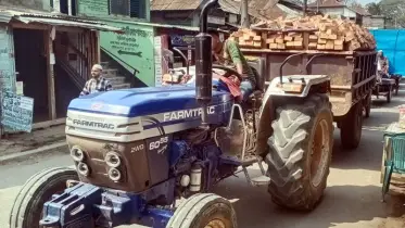 কলাপাড়ায় গ্রাম-শহরের সড়ক দাপিয়ে বেড়াচ্ছে অবৈধ যান ট্রলি-হামজা